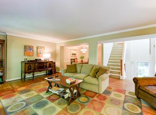 1612 Apricot Ct, Reston, VA 20190