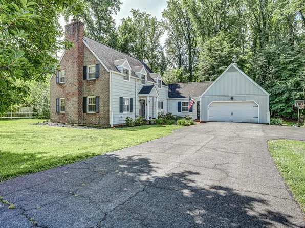 205 Sparkling Brook Dr, Bristol, TN 37620