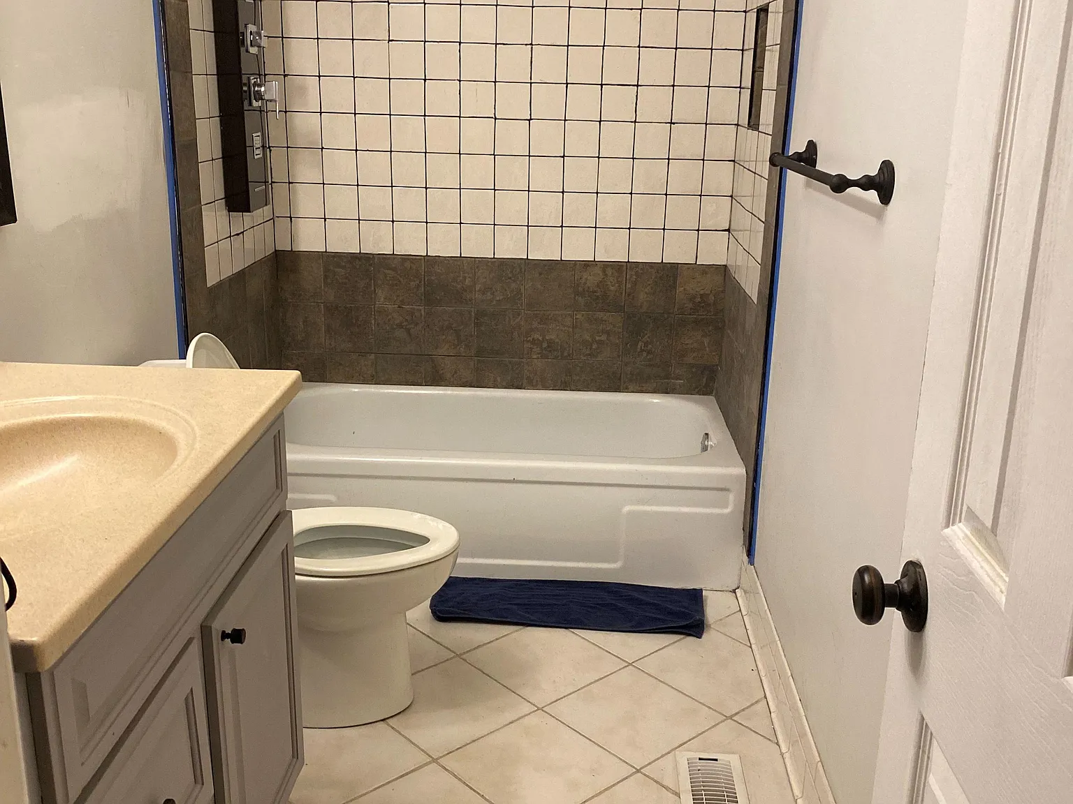 4 bed, 4.0 bath, 2500 sqft, $1,434 — Photo 4