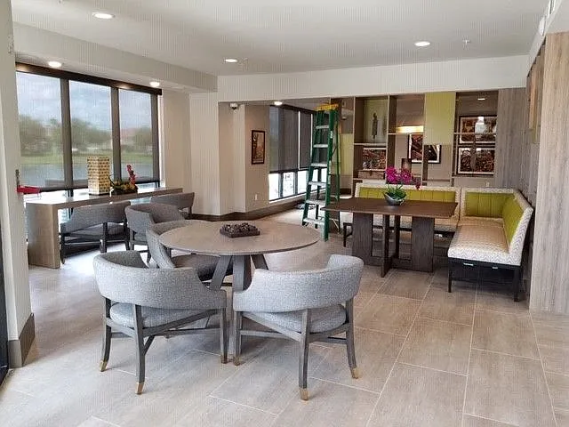 Messina Luxury Apartments — Photo 5