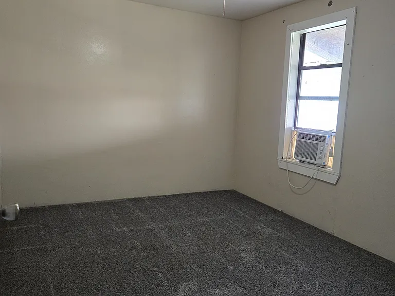 1021 S Westside Ave — Photo 6