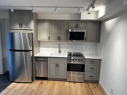 225 Eagle Dr #9C Photo 1