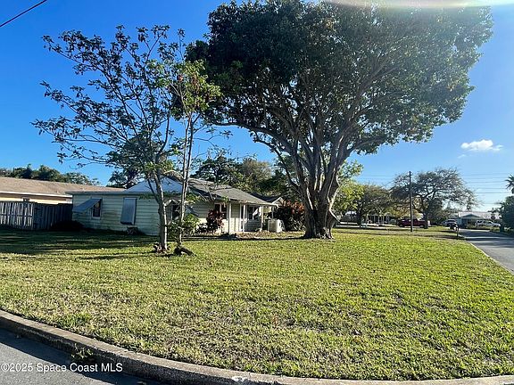 3rd image of 713 Orange Blossom Dr
