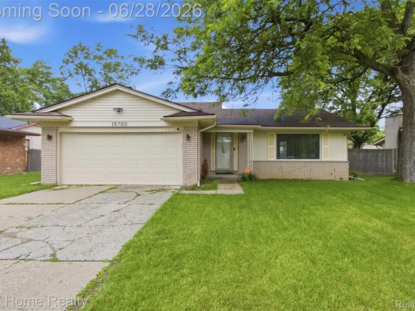 19700 Northbrook Dr, Southfield, MI 48076