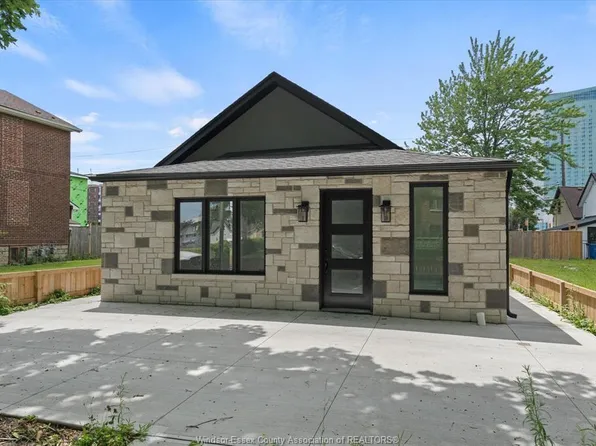 229 Aylmer Ave, Windsor, ON N9A 1T1