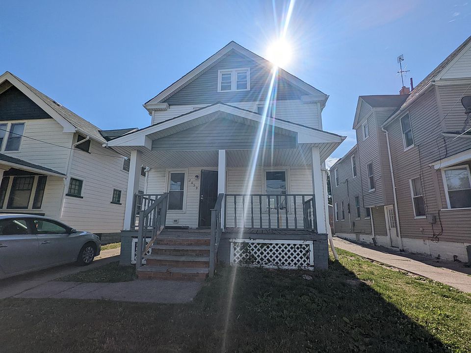 1st image of 2059 W 104th St