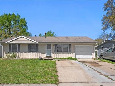 320 Holiday Dr, Lansing, KS, 66043