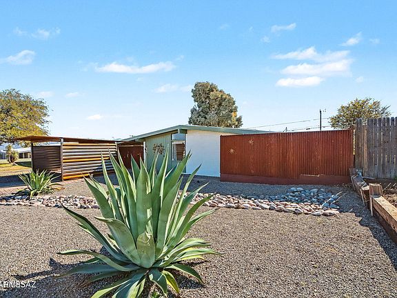 2nd image of 923 W 1ST Avenue