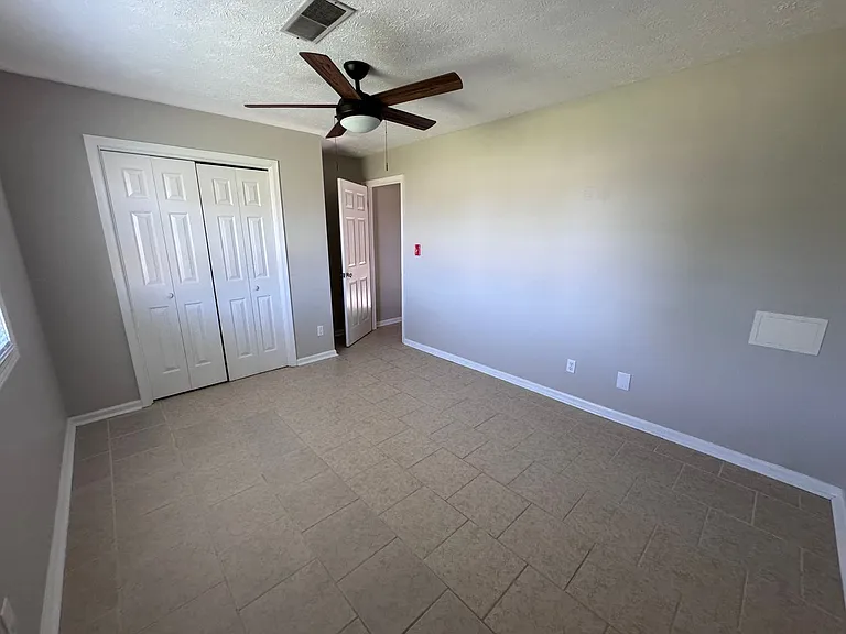 107 Grogan Cir — Photo 16