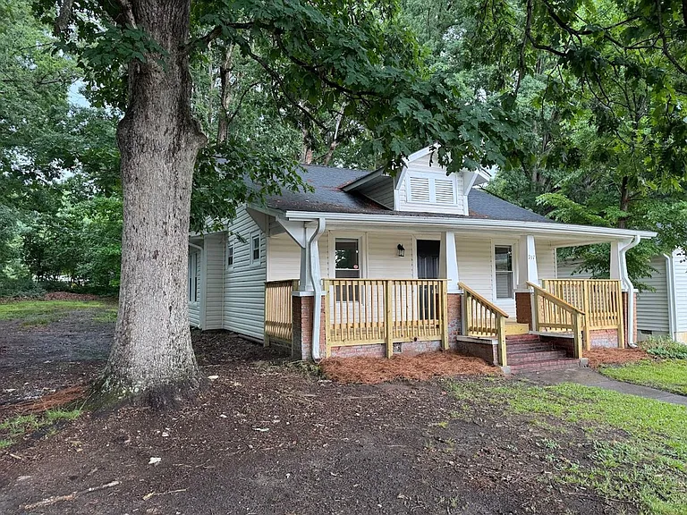 917 E Dayton Ave — Photo 2