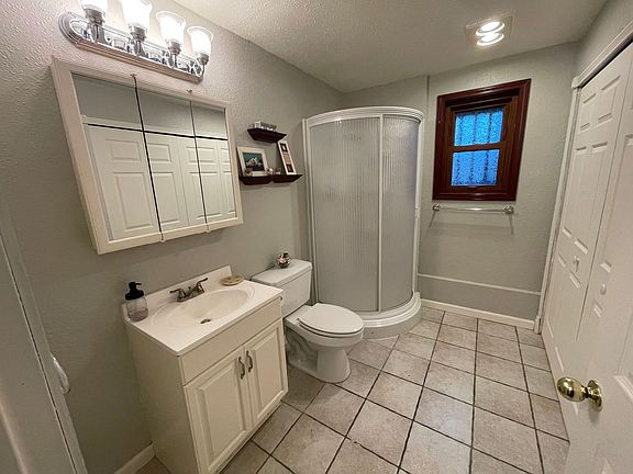 5th image of 555 NW Fairhaven Dr