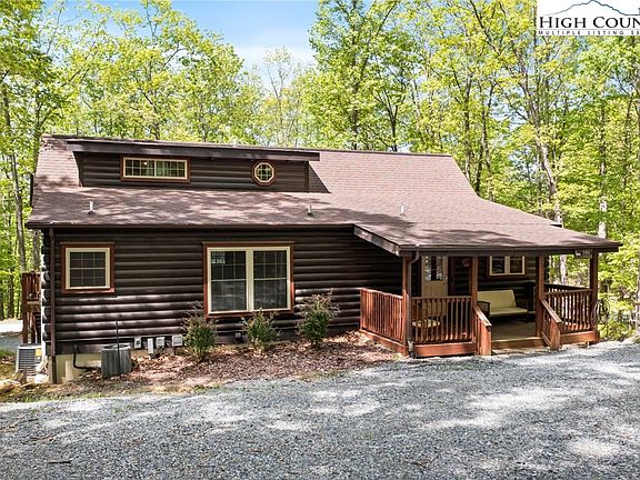 5th image of 104 S Hickory Lane