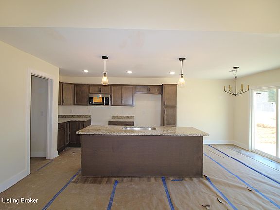 4th image of 11002 Pheasant Hill Cir