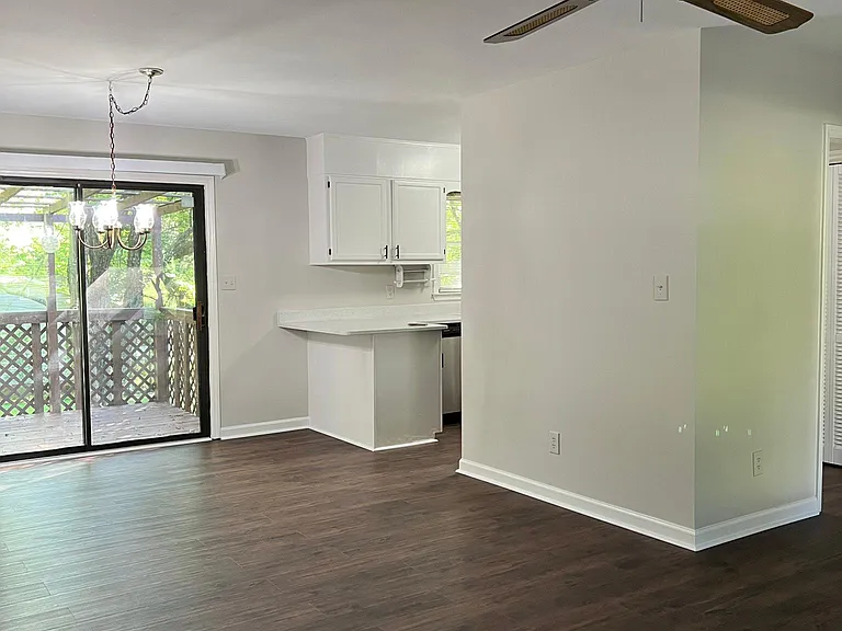 309 Elmhurst Ave — Photo 4