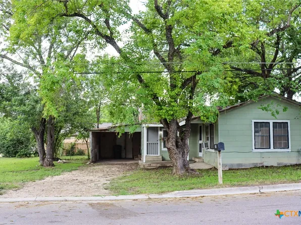 803 3rd St, Lockhart, TX 78644
