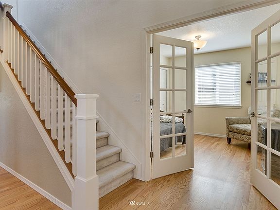 4th image of 9404 Budd Ct NE