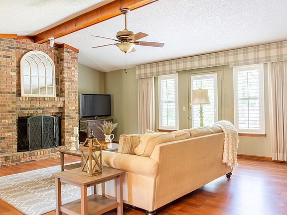 5th image of 11895 Tumbling Oaks Ln