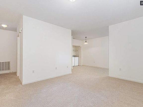5th image of 311 Sweet Bay Pl #A