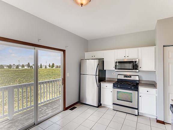 5th image of 1730 Fieldstone Dr N