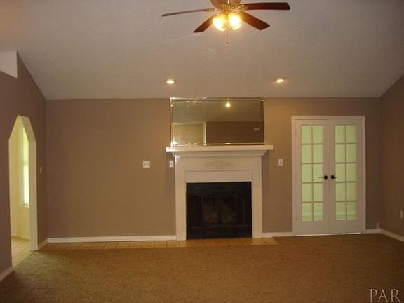 3rd image of 827 Booker Ave