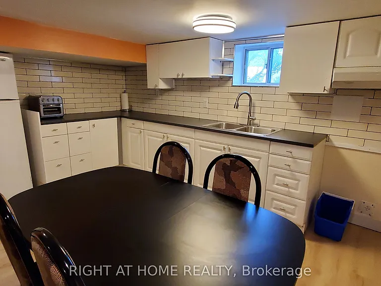 38 Madelaine Ave — Photo 10
