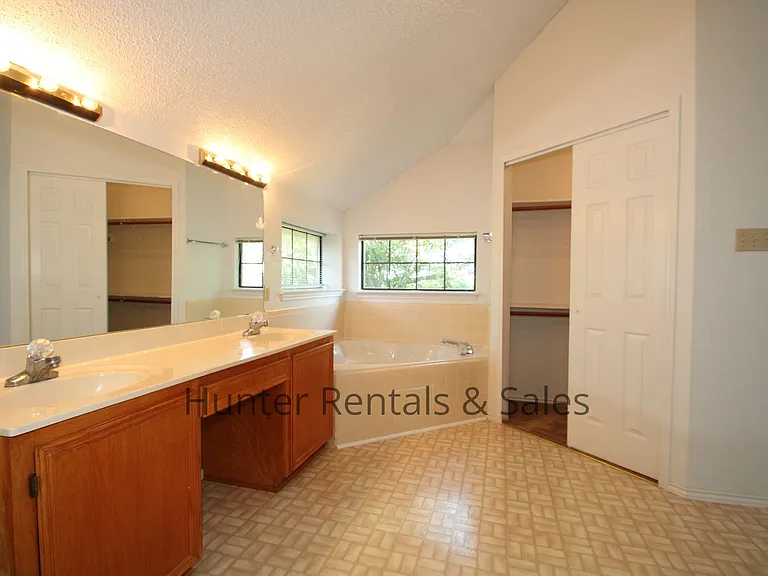 300 Sioux Cir — Photo 14