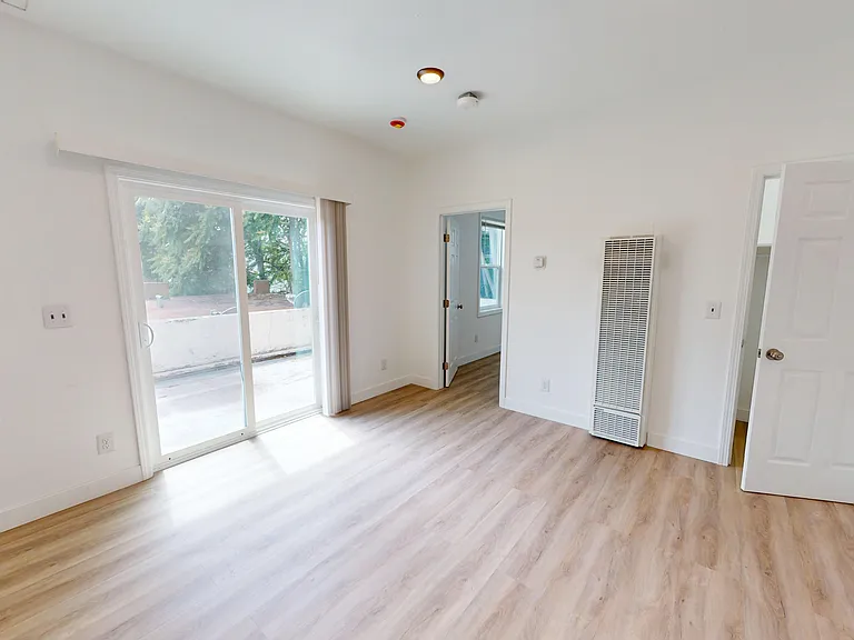 521 W Macarthur Blvd #12 — Photo 4