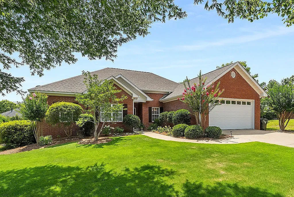 4 bed, 2003 sqft, $2,900 — Photo 1