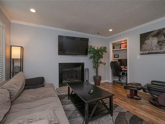 3rd image of 1415 Goldfinch Ln