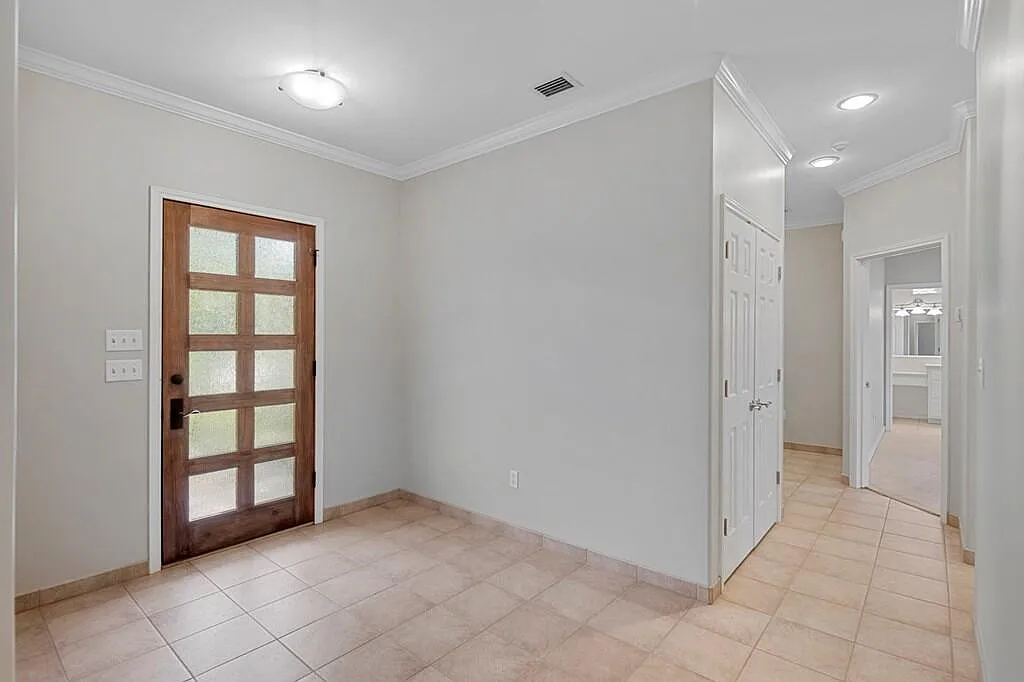 3 bed, 2.5 bath, 2229 sqft, $3,200 — Photo 4