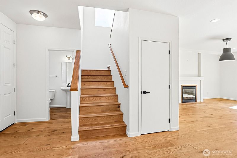 4th image of 5932 116th Street SE