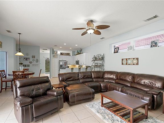 5th image of 786 SW Munjack Cir