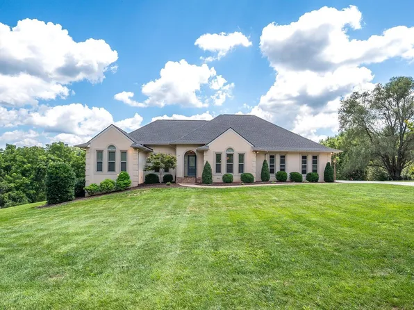 1075 Stonewood Ct, Forest, VA 24551