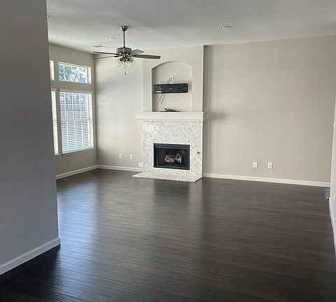 4th image of 3825 Rolling Hills Dr