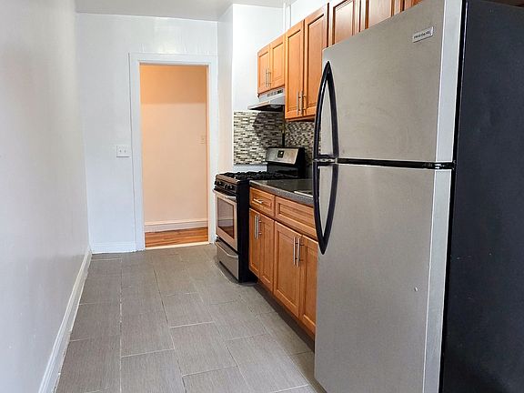 2nd image of 1475 Taylor Ave APT 14