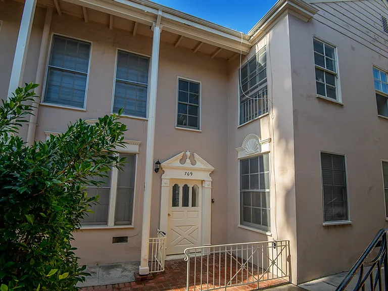 Crenshaw Park Apartments — Photo 18