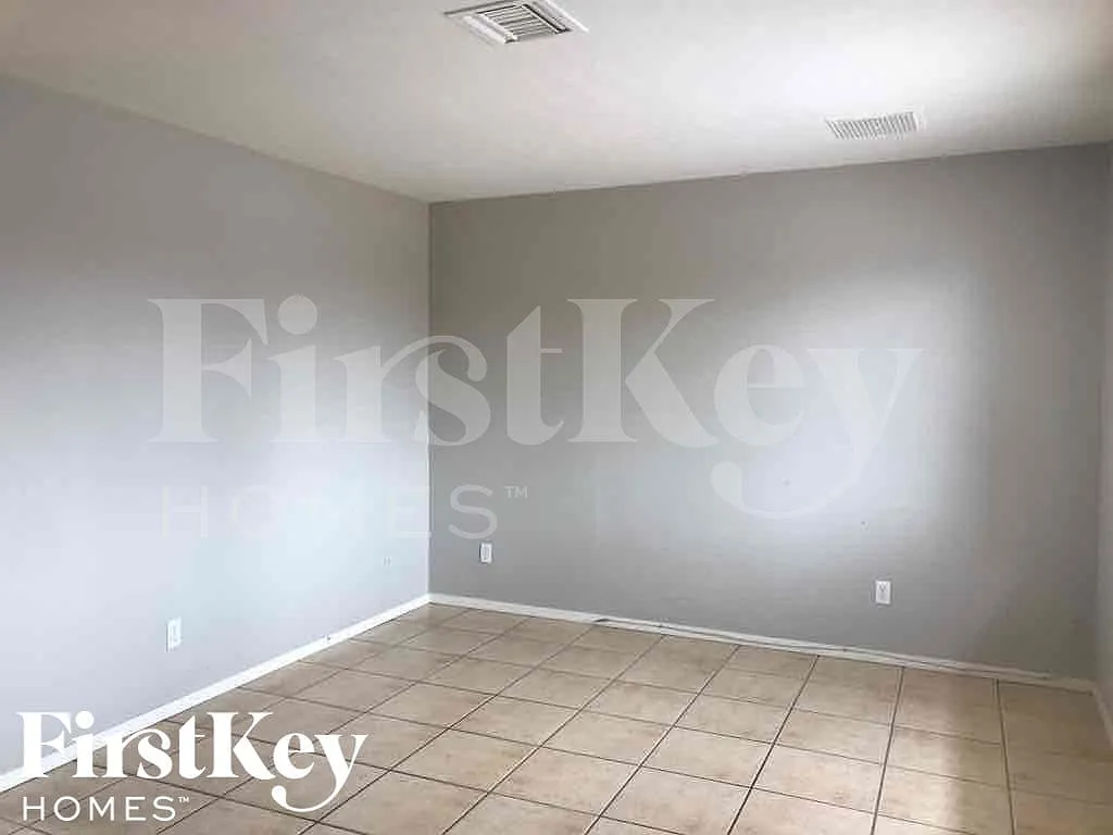 4 bed, 2.0 bath, 1472 sqft, $2,790 — Photo 2