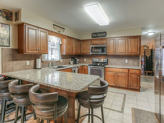 5th image of 22557 James Dr