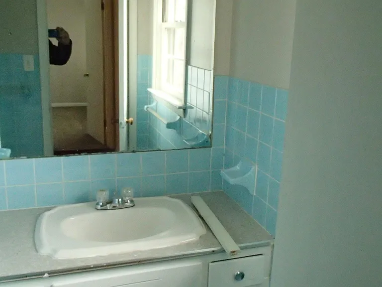 1st floor bath