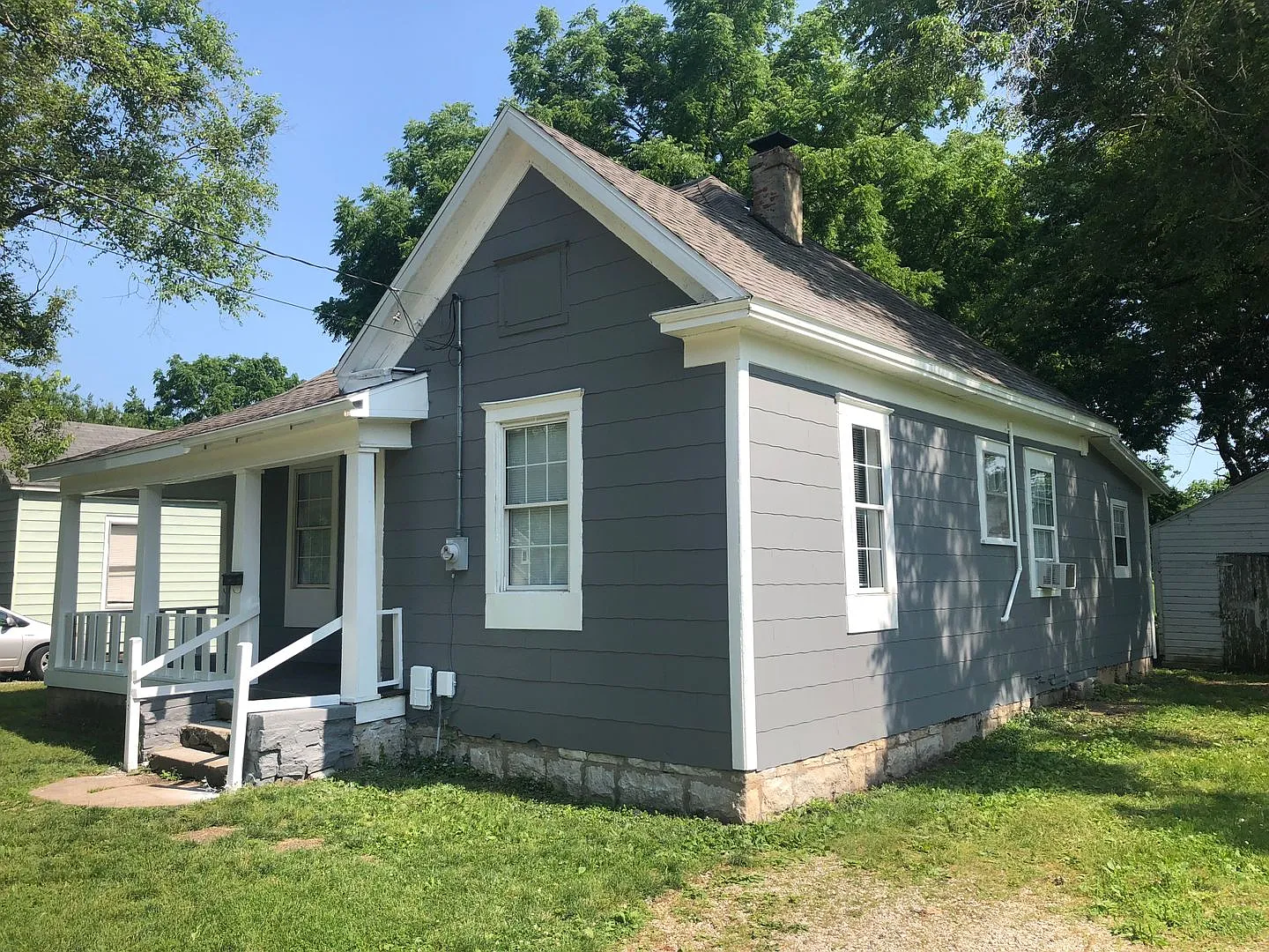 3 Bedroom | 1 Bathroom | Pet Friendly — Photo 2