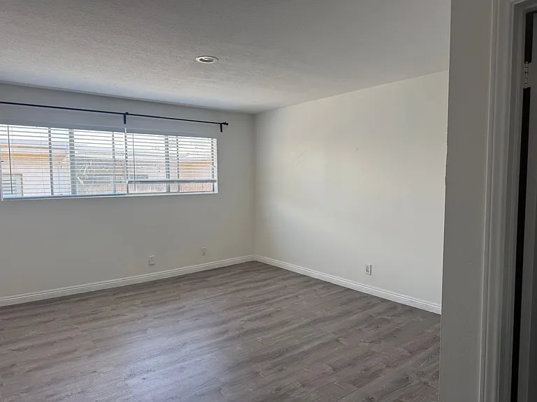 4646 Natick Ave — Photo 5