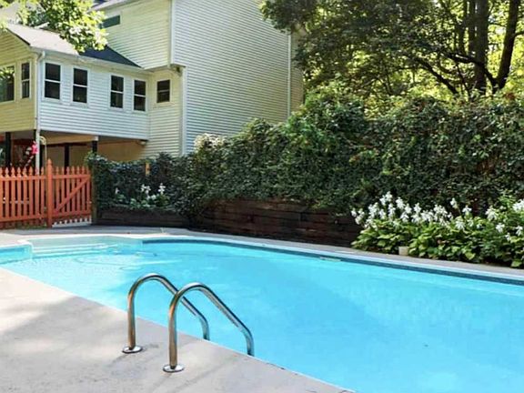 3rd image of 155 Felton Ct