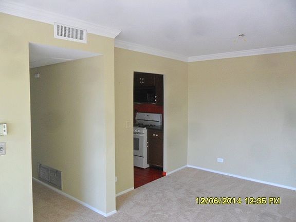 5th image of 840 Wellington Ave Unit 520