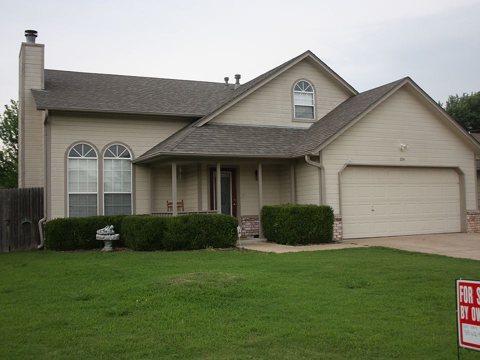 1st image of 204 N Valley Dr