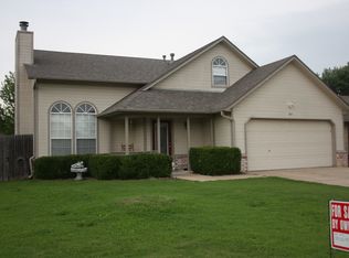 204 N Valley Dr, Catoosa, OK 74015