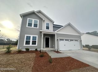 609 Queens Creek Rd, Hubert, NC 28539