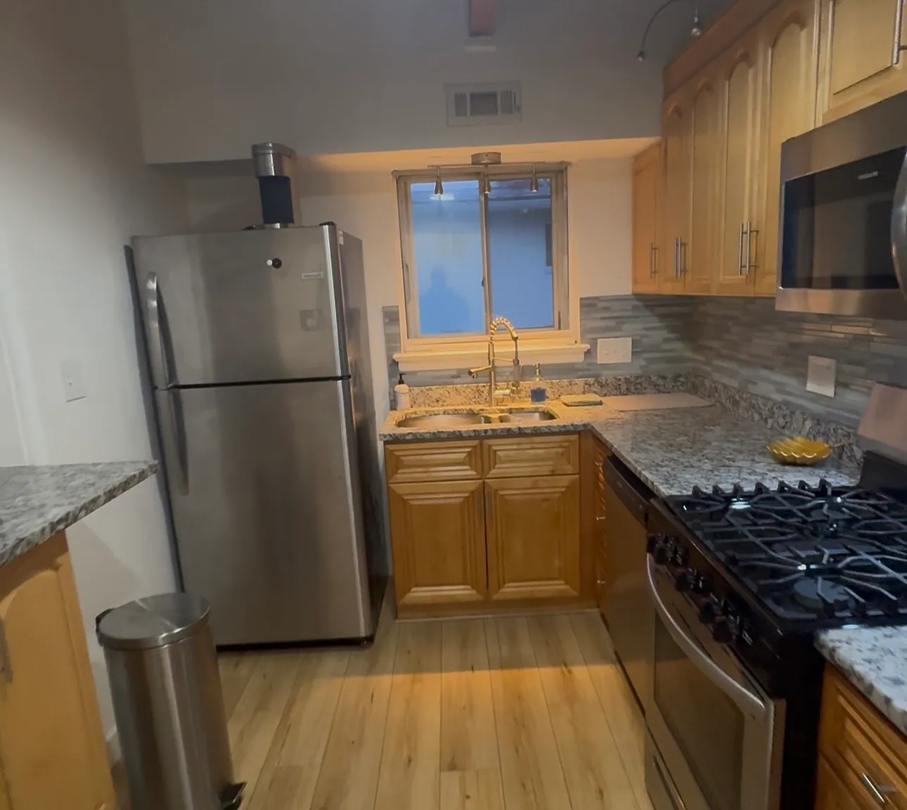 2 bed, 989 sqft, $2,195 — Photo 4
