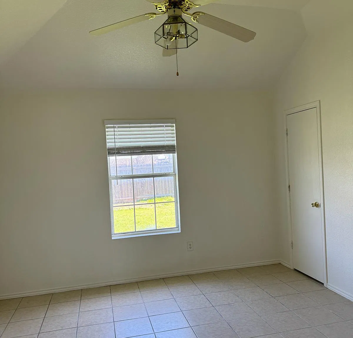 3 bed, 1110 sqft, $950 — Photo 3