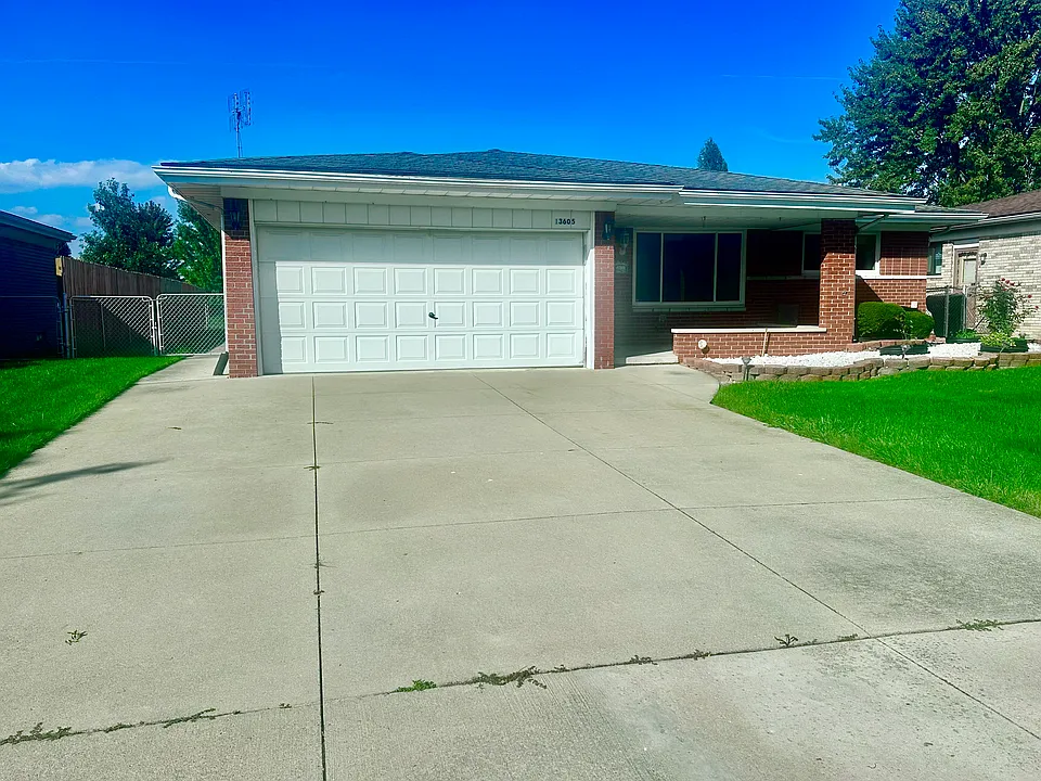 13605 Ascot Dr