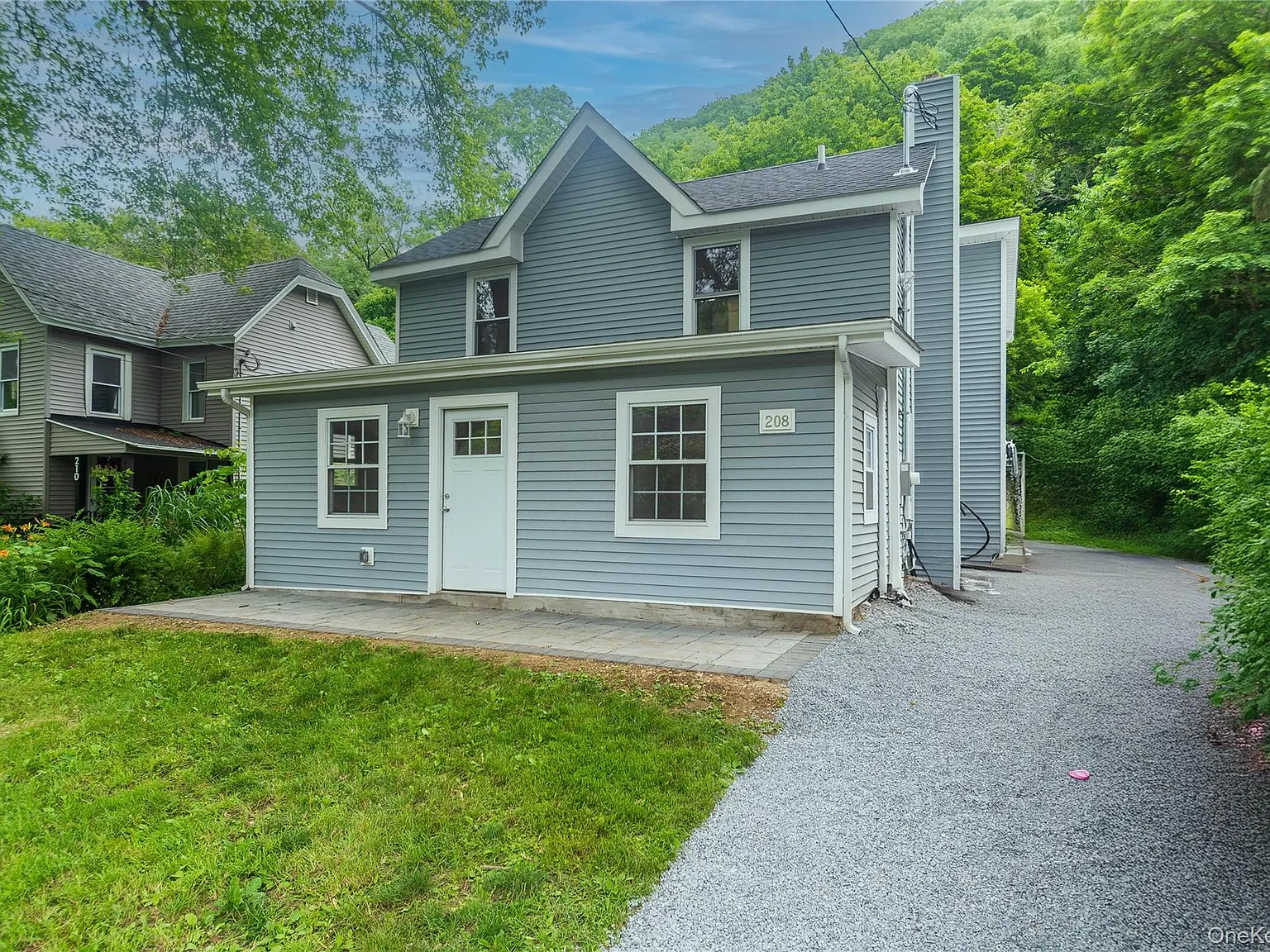 3 bed, 1.5 bath, 1552 sqft, $3,200 — Photo 3